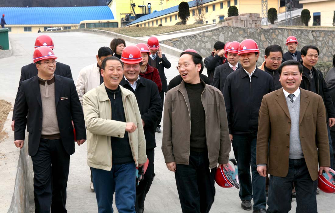 2008年3月，宜昌市市长李乐成到东圣集团调研。